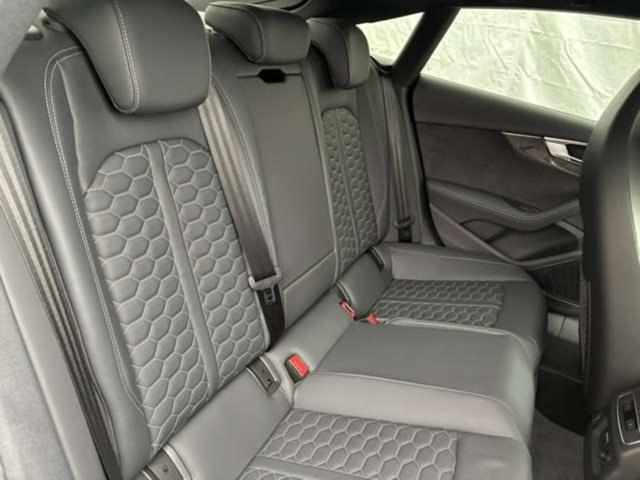 RS5スポーツバック  4WD 認定中古車 RS デザインパッケージ グレー/RSスポーツエグゾーストシステム/TVチューナー/アルミホイール 5セグメントスポークデザイン マットチタングレー LED フルエアロ(22枚目)