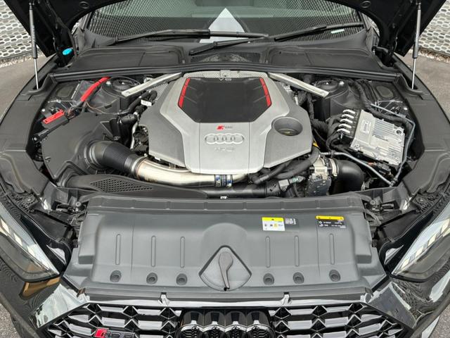 RS5スポーツバック  4WD 認定中古車 RS デザインパッケージ グレー/RSスポーツエグゾーストシステム/TVチューナー/アルミホイール 5セグメントスポークデザイン マットチタングレー LED フルエアロ(24枚目)