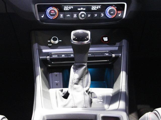 RS Q3 スポーツバック  4WD 認定中古車 RSエキゾーストシステム  RSダンピングサスペンション マトリクスLED 電動シート ファインナッパレザー SONOSサウンドスピーカー 1オーナー 禁煙車 アルミホイール(22枚目)