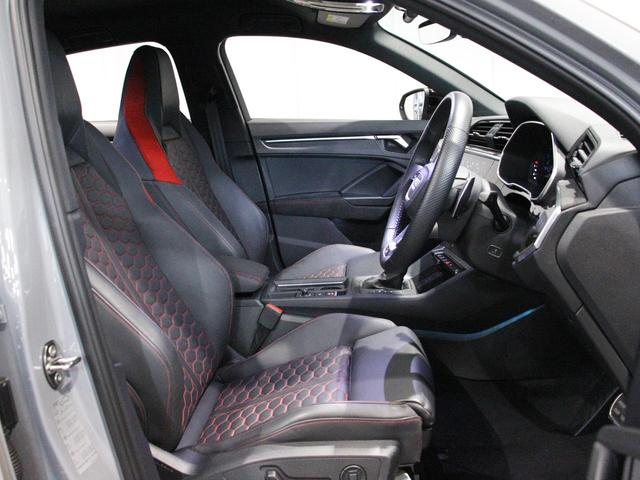 RS Q3 スポーツバック  4WD 認定中古車 RSエキゾーストシステム  RSダンピングサスペンション マトリクスLED 電動シート ファインナッパレザー SONOSサウンドスピーカー 1オーナー 禁煙車 アルミホイール(23枚目)