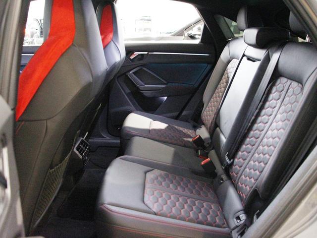 RS Q3 スポーツバック  4WD 認定中古車 RSエキゾーストシステム  RSダンピングサスペンション マトリクスLED 電動シート ファインナッパレザー SONOSサウンドスピーカー 1オーナー 禁煙車 アルミホイール(25枚目)