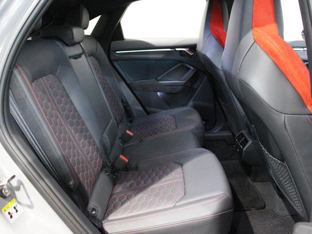 RS Q3 スポーツバック  4WD 認定中古車 RSエキゾーストシステム  RSダンピングサスペンション マトリクスLED 電動シート ファインナッパレザー SONOSサウンドスピーカー 1オーナー 禁煙車 アルミホイール(26枚目)