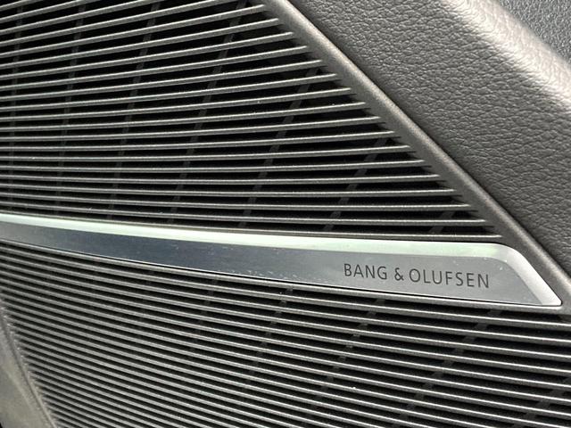 Q8 55TFSIクワトロ Sライン 4WD 認定中古車 S-Lineパッケージ HDマトリクス ブラックレザーSスポーツシート ベンチレーション&マッサージ バング&オルフセン ルーフレール アルミホイール スマートキー 電動シート(18枚目)