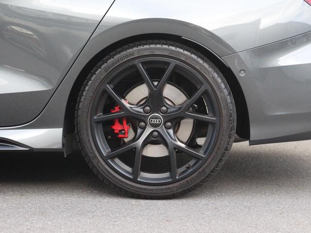 ＲＳ３ 　４ＷＤ　認定中古車　ブラックスタイリングＰ　カーボンミラーカバー　バング＆オルフセン　１９インチマットブラックホイール　マトリクスＬＥＤ　ＲＳデザインパッケージ　電動シート　シートヒーター　本革シート（11枚目）