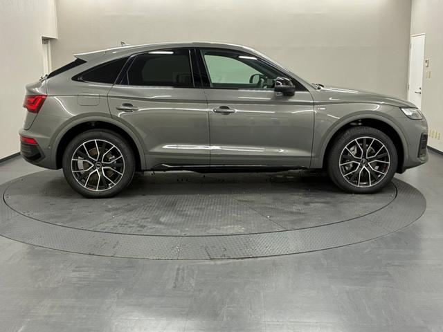 Ｑ５スポーツバック Ｓライン　ダイナミックエディション　ディーゼルターボ　４ＷＤ　認定中古車　ブラックスタイリングＰＫＧ　コンフォートＰＫＧ　２０インチホイール　ブラックレザー　ＬＥＤ　スマートキー　電動シート　シートヒーター　ミュージックプレイヤー接続可（6枚目）
