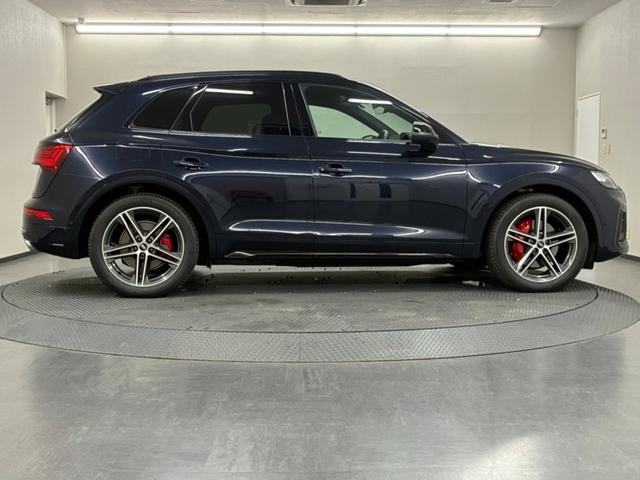 ＳＱ５ 　４ＷＤ　認定中古車　特注色　ブラックスタイリングＰ　ＴＶチューナー　ブラックファインナッパレザー　レッドキャリパー　ドライブレコーダー　全周囲カメラ　フロント／サイド／バックカメラ　シートヒーター（6枚目）