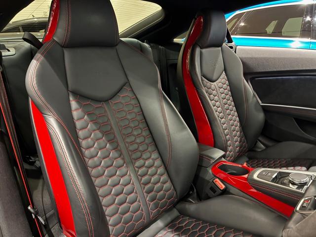 ＴＴ ＲＳクーペ 　４ＷＤ　認定中古車　ブラックスタイリングＰＫＧ　２０インチホイール　ファインナッパレザーシート　ＲＳデザインＰＫＧ　レッドキャリパー　クルーズコントロール　バックカメラ　シートヒーター　ＨＤＤナビ（22枚目）