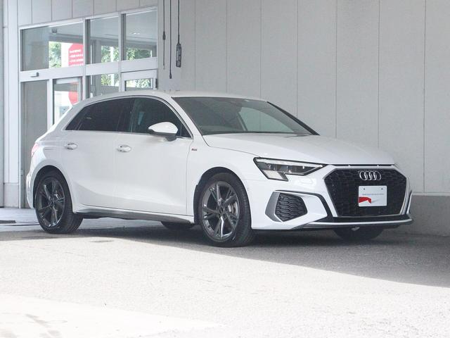 《Ａｕｄｉ認定中古車》ならではのクオリティ、高度な訓練・教育を受けたＡｕｄｉ専門のメカニックがご納車前に１００項目にも及ぶ精密な点検を行います。