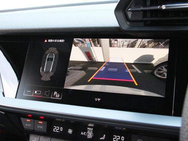ＭＭＩナビゲーションシステムを搭載。もちろんリヤビューカメラとクリアランスソナーを装備しています。