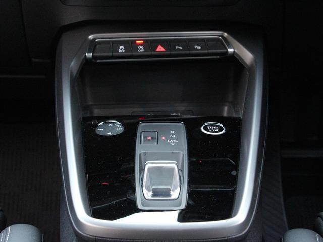 燃費向上とスポーティさを兼ね備えたＳトロニックミッション！操作性の良い手にフィットするシフトレバーです！