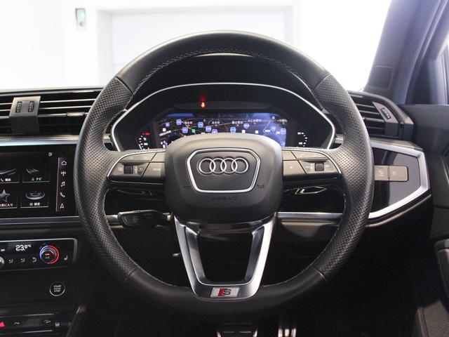 ３本スポークレザー巻きステアリング！一度握ると手を放したくなくなるような、手触りの良いステアリングです。