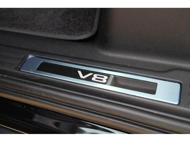 ９０Ｖ８　Ｐ５２５　Ｖ型８気筒スーパーチャージドエンジン　クアッドアウトボードマウントエキゾーストパイプ　オプション２２インチＡＷフィックスドブラックサイドステップ　ブラックブレーキキャリパー　ブラックエクステリアパック(33枚目)