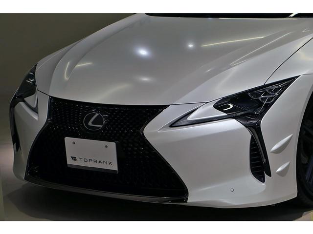 ＬＣ５００エッジ　６０台限定車　マットホワイトパール【白銀】　エッジ　６０台限定車　マットホワイトパール【白銀】　アルカンターラ専用インテリア　カーボンルーフ　カーボンウイング　マットブラック鍛造２１インチＡＷ　三眼フルＬＥＤライト　ＨＵＤ　純正ナビ　地デジ(16枚目)