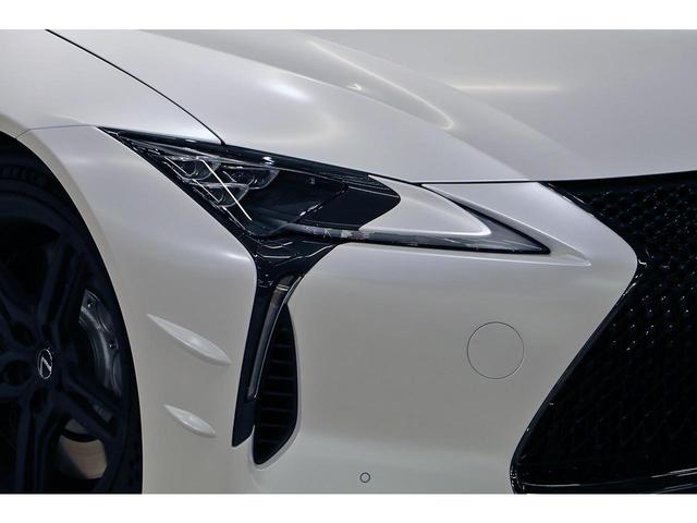 ＬＣ５００エッジ　６０台限定車　マットホワイトパール【白銀】　エッジ　６０台限定車　マットホワイトパール【白銀】　アルカンターラ専用インテリア　カーボンルーフ　カーボンウイング　マットブラック鍛造２１インチＡＷ　三眼フルＬＥＤライト　ＨＵＤ　純正ナビ　地デジ(17枚目)