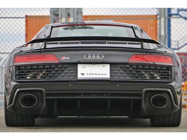 Ｒ８ Ｖ１０クーペパフォマンス５．２ＦＳＩクワＳトロニック　ダイヤモンドステッチ　レッドレザ　カーボンインテリア　カーボンエクステリア　Ｂａｎｇ＆Ｏｌｕｆｓｅｎ　２０２０年モデル　電動調整機能　スポーツシート　エンジンカバーカーボン　シートヒーター（8枚目）