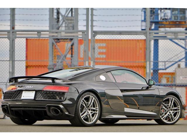 Ｒ８ Ｖ１０クーペパフォマンス５．２ＦＳＩクワＳトロニック　ダイヤモンドステッチ　レッドレザ　カーボンインテリア　カーボンエクステリア　Ｂａｎｇ＆Ｏｌｕｆｓｅｎ　２０２０年モデル　電動調整機能　スポーツシート　エンジンカバーカーボン　シートヒーター（18枚目）
