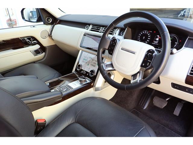 レンジローバー ヴォーグ　ブラックエクステリア／ドライバーアシストパック　ＯＰ２１インチグロスブラックＡＷ　ピクセルＬＥＤライト　ツートンインテリア　スライディングＳＲ　ＭＥＲＩＤＩＡＮサラウンド　シートヒーター／クーラー（8枚目）