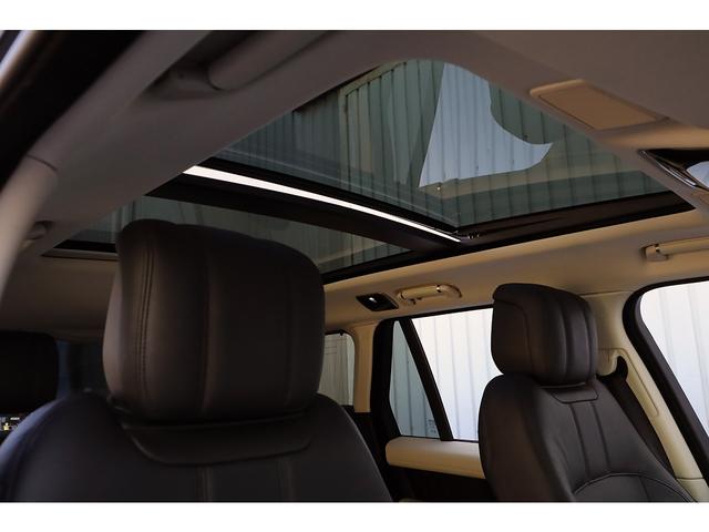 レンジローバー ヴォーグ　ブラックエクステリア／ドライバーアシストパック　ＯＰ２１インチグロスブラックＡＷ　ピクセルＬＥＤライト　ツートンインテリア　スライディングＳＲ　ＭＥＲＩＤＩＡＮサラウンド　シートヒーター／クーラー（12枚目）