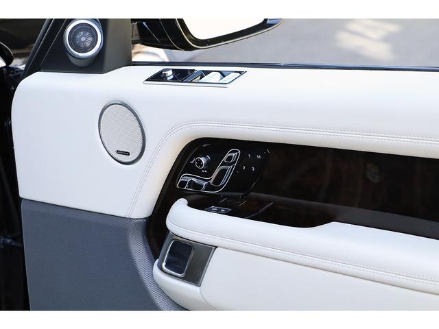 レンジローバー ヴォーグ　ブラックエクステリア／ドライバーアシストパック　ＯＰ２１インチグロスブラックＡＷ　ピクセルＬＥＤライト　ツートンインテリア　スライディングＳＲ　ＭＥＲＩＤＩＡＮサラウンド　シートヒーター／クーラー（52枚目）