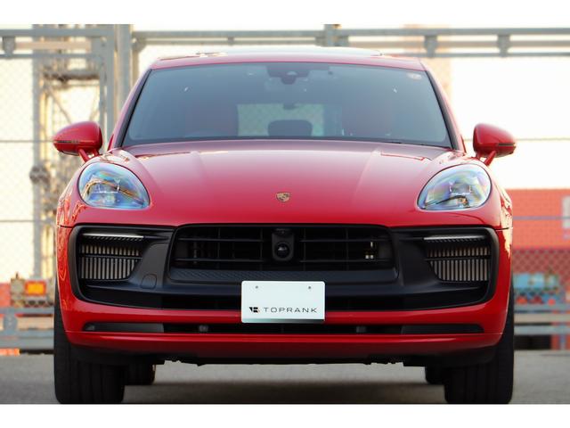 マカン マカンＧＴＳ　ワンオーナー　スポーツクロノ　スポーツエグゾースト　ＯＰ２１インチグロスブラックＡＷ　エクステンドレザーインテリア　レッド＆ブラックレザー　パノラマサンルーフ　パワステプラス　レーンキープアシスト（13枚目）