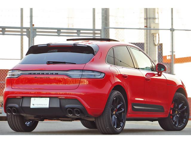 マカン マカンＧＴＳ　ワンオーナー　スポーツクロノ　スポーツエグゾースト　ＯＰ２１インチグロスブラックＡＷ　エクステンドレザーインテリア　レッド＆ブラックレザー　パノラマサンルーフ　パワステプラス　レーンキープアシスト（18枚目）