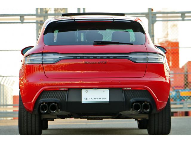 マカン マカンＧＴＳ　ワンオーナー　スポーツクロノ　スポーツエグゾースト　ＯＰ２１インチグロスブラックＡＷ　エクステンドレザーインテリア　レッド＆ブラックレザー　パノラマサンルーフ　パワステプラス　レーンキープアシスト（19枚目）