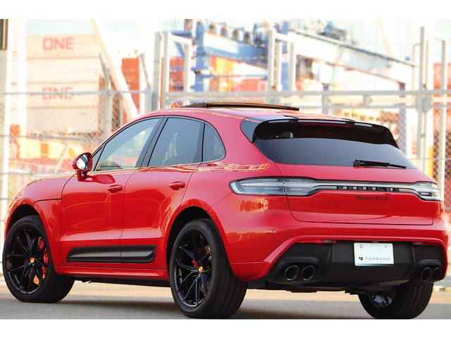 マカン マカンＧＴＳ　ワンオーナー　スポーツクロノ　スポーツエグゾースト　ＯＰ２１インチグロスブラックＡＷ　エクステンドレザーインテリア　レッド＆ブラックレザー　パノラマサンルーフ　パワステプラス　レーンキープアシスト（20枚目）