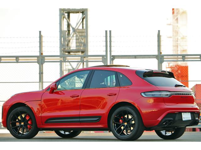 マカン マカンＧＴＳ　ワンオーナー　スポーツクロノ　スポーツエグゾースト　ＯＰ２１インチグロスブラックＡＷ　エクステンドレザーインテリア　レッド＆ブラックレザー　パノラマサンルーフ　パワステプラス　レーンキープアシスト（21枚目）