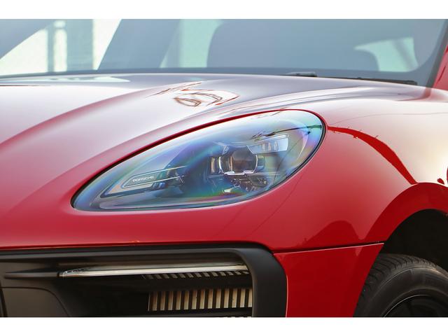 マカン マカンＧＴＳ　ワンオーナー　スポーツクロノ　スポーツエグゾースト　ＯＰ２１インチグロスブラックＡＷ　エクステンドレザーインテリア　レッド＆ブラックレザー　パノラマサンルーフ　パワステプラス　レーンキープアシスト（25枚目）