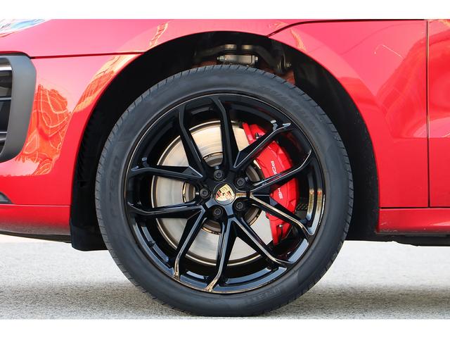 マカン マカンＧＴＳ　ワンオーナー　スポーツクロノ　スポーツエグゾースト　ＯＰ２１インチグロスブラックＡＷ　エクステンドレザーインテリア　レッド＆ブラックレザー　パノラマサンルーフ　パワステプラス　レーンキープアシスト（30枚目）