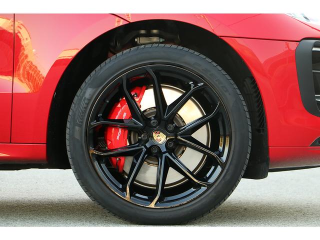 マカン マカンＧＴＳ　ワンオーナー　スポーツクロノ　スポーツエグゾースト　ＯＰ２１インチグロスブラックＡＷ　エクステンドレザーインテリア　レッド＆ブラックレザー　パノラマサンルーフ　パワステプラス　レーンキープアシスト（33枚目）