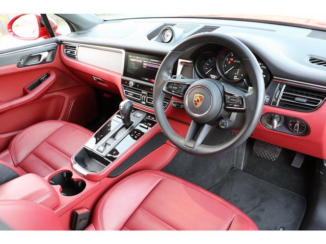 マカン マカンＧＴＳ　ワンオーナー　スポーツクロノ　スポーツエグゾースト　ＯＰ２１インチグロスブラックＡＷ　エクステンドレザーインテリア　レッド＆ブラックレザー　パノラマサンルーフ　パワステプラス　レーンキープアシスト（34枚目）