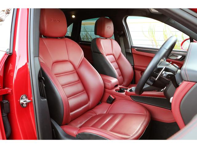 マカン マカンＧＴＳ　ワンオーナー　スポーツクロノ　スポーツエグゾースト　ＯＰ２１インチグロスブラックＡＷ　エクステンドレザーインテリア　レッド＆ブラックレザー　パノラマサンルーフ　パワステプラス　レーンキープアシスト（36枚目）