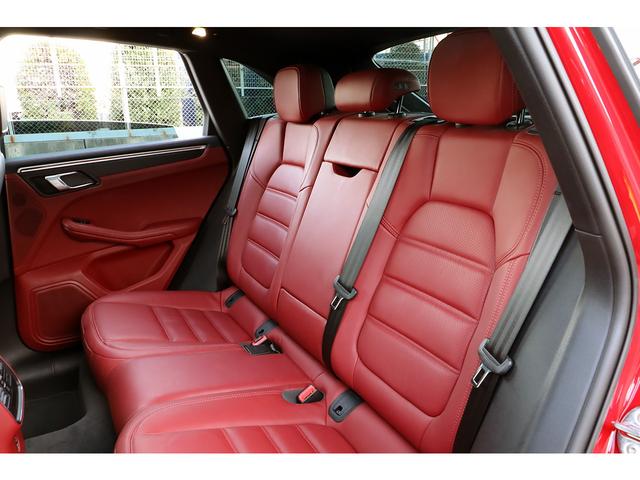 マカン マカンＧＴＳ　ワンオーナー　スポーツクロノ　スポーツエグゾースト　ＯＰ２１インチグロスブラックＡＷ　エクステンドレザーインテリア　レッド＆ブラックレザー　パノラマサンルーフ　パワステプラス　レーンキープアシスト（39枚目）