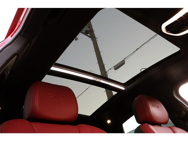 マカン マカンＧＴＳ　ワンオーナー　スポーツクロノ　スポーツエグゾースト　ＯＰ２１インチグロスブラックＡＷ　エクステンドレザーインテリア　レッド＆ブラックレザー　パノラマサンルーフ　パワステプラス　レーンキープアシスト（40枚目）