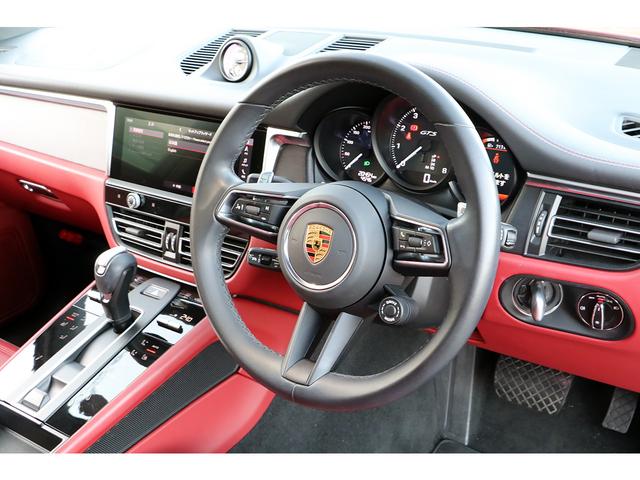 マカン マカンＧＴＳ　ワンオーナー　スポーツクロノ　スポーツエグゾースト　ＯＰ２１インチグロスブラックＡＷ　エクステンドレザーインテリア　レッド＆ブラックレザー　パノラマサンルーフ　パワステプラス　レーンキープアシスト（41枚目）