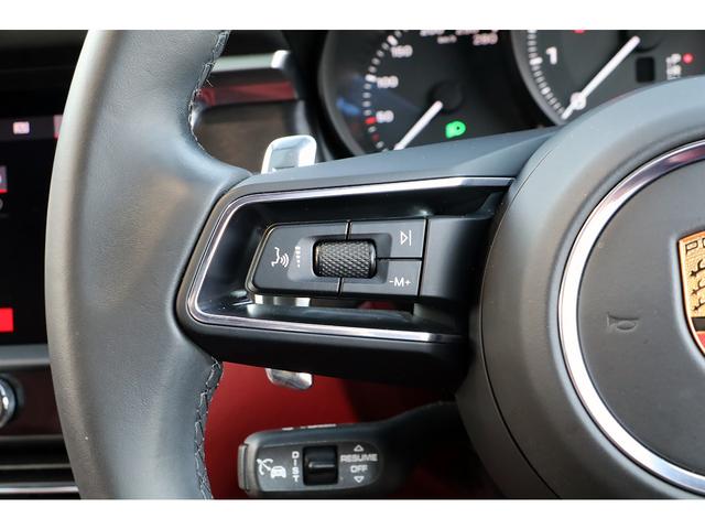 マカン マカンＧＴＳ　ワンオーナー　スポーツクロノ　スポーツエグゾースト　ＯＰ２１インチグロスブラックＡＷ　エクステンドレザーインテリア　レッド＆ブラックレザー　パノラマサンルーフ　パワステプラス　レーンキープアシスト（42枚目）