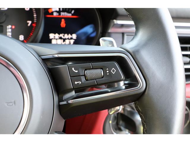 マカン マカンＧＴＳ　ワンオーナー　スポーツクロノ　スポーツエグゾースト　ＯＰ２１インチグロスブラックＡＷ　エクステンドレザーインテリア　レッド＆ブラックレザー　パノラマサンルーフ　パワステプラス　レーンキープアシスト（43枚目）