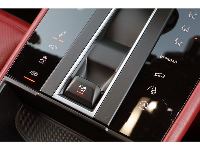 マカン マカンＧＴＳ　ワンオーナー　スポーツクロノ　スポーツエグゾースト　ＯＰ２１インチグロスブラックＡＷ　エクステンドレザーインテリア　レッド＆ブラックレザー　パノラマサンルーフ　パワステプラス　レーンキープアシスト（49枚目）