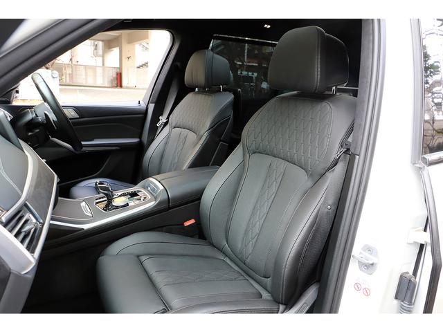 Ｘ７ ｘＤｒｉｖｅ　４０ｄ　Ｍスポーツ　セレクトＰＫＧ　２列目コンフォートシート　ＯＰ２２インチＡＷ　スカイラウンジＳＲ　リアモニター　ｈａｒｍａｎ／ｋａｒｄｏｎ　シートヒーター／クーラー　ドライビングアシストプロ　パーキングアシストプラス（11枚目）