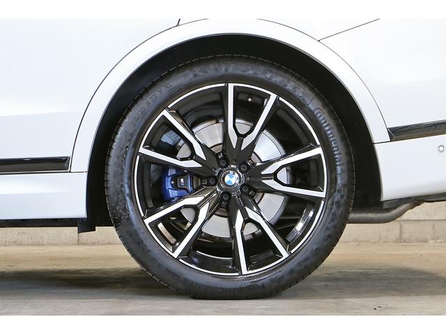 Ｘ７ ｘＤｒｉｖｅ　４０ｄ　Ｍスポーツ　セレクトＰＫＧ　２列目コンフォートシート　ＯＰ２２インチＡＷ　スカイラウンジＳＲ　リアモニター　ｈａｒｍａｎ／ｋａｒｄｏｎ　シートヒーター／クーラー　ドライビングアシストプロ　パーキングアシストプラス（32枚目）