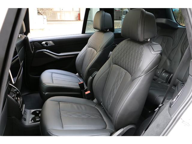 Ｘ７ ｘＤｒｉｖｅ　４０ｄ　Ｍスポーツ　セレクトＰＫＧ　２列目コンフォートシート　ＯＰ２２インチＡＷ　スカイラウンジＳＲ　リアモニター　ｈａｒｍａｎ／ｋａｒｄｏｎ　シートヒーター／クーラー　ドライビングアシストプロ　パーキングアシストプラス（43枚目）