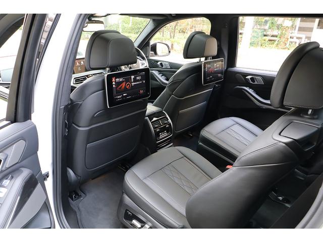 Ｘ７ ｘＤｒｉｖｅ　４０ｄ　Ｍスポーツ　セレクトＰＫＧ　２列目コンフォートシート　ＯＰ２２インチＡＷ　スカイラウンジＳＲ　リアモニター　ｈａｒｍａｎ／ｋａｒｄｏｎ　シートヒーター／クーラー　ドライビングアシストプロ　パーキングアシストプラス（46枚目）