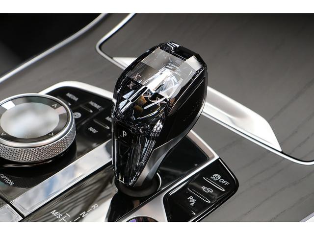 Ｘ７ ｘＤｒｉｖｅ　４０ｄ　Ｍスポーツ　セレクトＰＫＧ　２列目コンフォートシート　ＯＰ２２インチＡＷ　スカイラウンジＳＲ　リアモニター　ｈａｒｍａｎ／ｋａｒｄｏｎ　シートヒーター／クーラー　ドライビングアシストプロ　パーキングアシストプラス（50枚目）