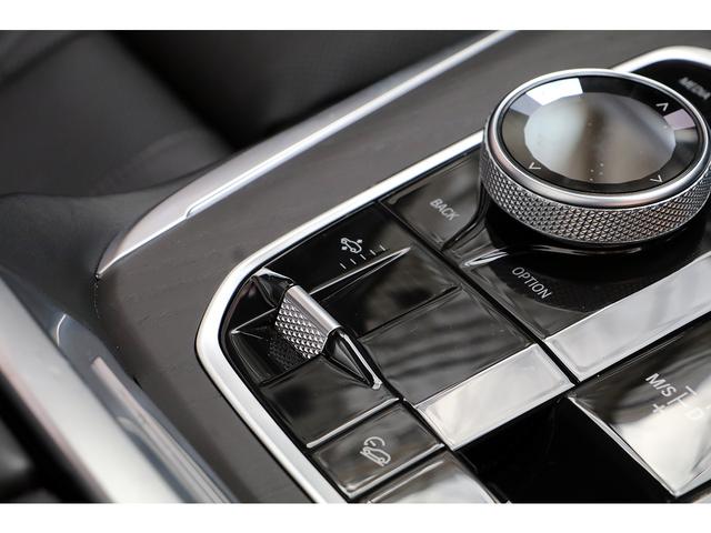 Ｘ７ ｘＤｒｉｖｅ　４０ｄ　Ｍスポーツ　セレクトＰＫＧ　２列目コンフォートシート　ＯＰ２２インチＡＷ　スカイラウンジＳＲ　リアモニター　ｈａｒｍａｎ／ｋａｒｄｏｎ　シートヒーター／クーラー　ドライビングアシストプロ　パーキングアシストプラス（51枚目）