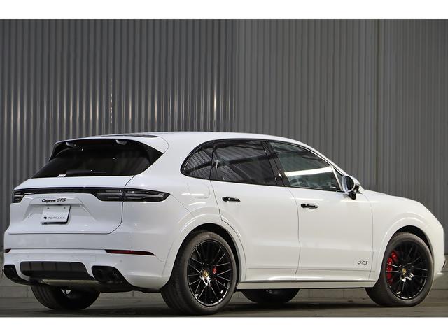 カイエン ＧＴＳ　スポーツクロノＰＫＧ　ＬＥＤヘッドライト　エアサス　２１インチＡＷ　ベージュレザー　ソフトクローズドア　１４ｗａｙシート　スポーツエグゾースト　ベンチレーション　アクティブレーン　２１インチＡＷ（2枚目）