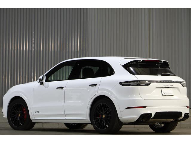 カイエン ＧＴＳ　スポーツクロノＰＫＧ　ＬＥＤヘッドライト　エアサス　２１インチＡＷ　ベージュレザー　ソフトクローズドア　１４ｗａｙシート　スポーツエグゾースト　ベンチレーション　アクティブレーン　２１インチＡＷ（22枚目）