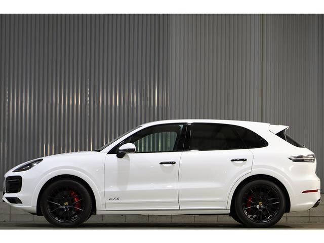 カイエン ＧＴＳ　スポーツクロノＰＫＧ　ＬＥＤヘッドライト　エアサス　２１インチＡＷ　ベージュレザー　ソフトクローズドア　１４ｗａｙシート　スポーツエグゾースト　ベンチレーション　アクティブレーン　２１インチＡＷ（23枚目）