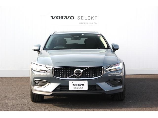 Ｖ６０ クロスカントリー　アルティメット　Ｂ５　ＡＷＤ　チャコールレザー　シートヒーター／エアコン／マッサージ機能付　Ｇｏｏｇｌｅナビ搭載　３６０°ビューカメラ　アダプティブクルーズコントロール　パイロットアシスト　ｈａｒｍａｎ／ｋａｒｄｏｎサウンド（3枚目）