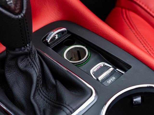 グランカブリオ スポーツ　Ｐａｎａｓｏｎｉｃ製ナビ　ＭＣ　Ｓｐｏｒｔ　Ｌｉｎｅ　カーボンインテリアトリム　２０ＭＣマッドグラファイトホイール　自動防舷ミラー　ヘッドレストトライデントステッチ　マッドブラックルックヘッドライト（17枚目）